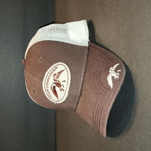 NWT Duck Commander mesh trucker hat